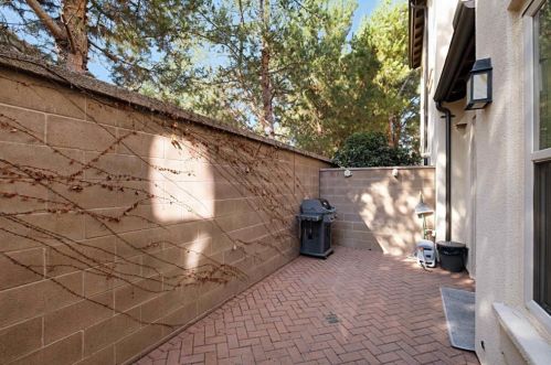 210 Kempton, Irvine CA  92620-2154 exterior