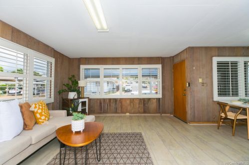 3352 Makini St, Honolulu, HI 96815-4255