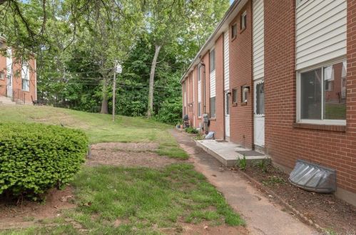 273 Queen St, Southington CT  06489-1138 exterior