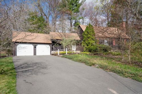 10 Ledgewood Dr, Farmington, CT 06032-1016