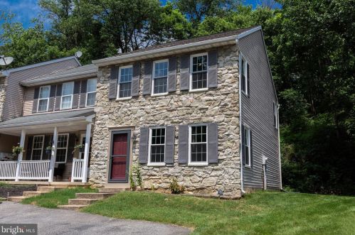 35 Deep Hollow Ln, Lancaster, PA 17603-7419