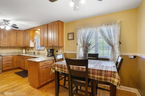 6800 Oakton Ct, Niles IL  60714-3013 exterior