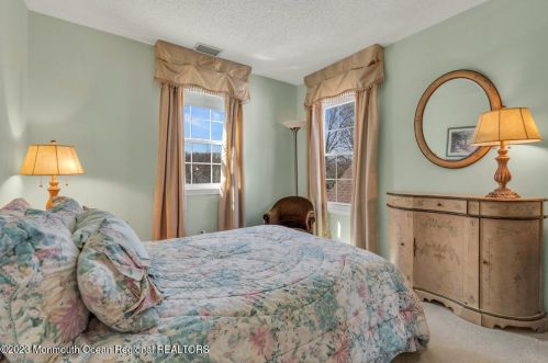 178 Old Orch Ln, Tinton Falls NJ 07712-2570 exterior