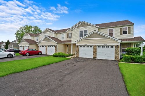 2045 Limestone Ln, Carpentersville, IL 60110-1239