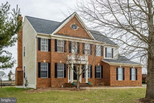 7707 Virginia Oaks Dr, Gainesville VA  20155-2834 exterior