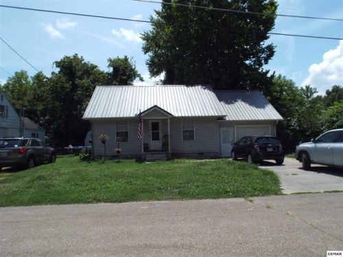 303 Sevier St, Pigeon Forge, TN 37862-3256