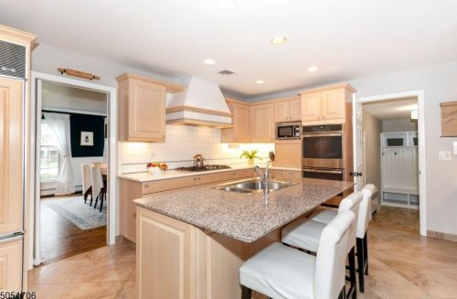 40 Knollwood Dr, Morristown, NJ 07960-3616