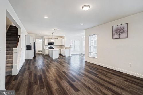 1009 Glen View Dr, York PA  17403-9680 exterior