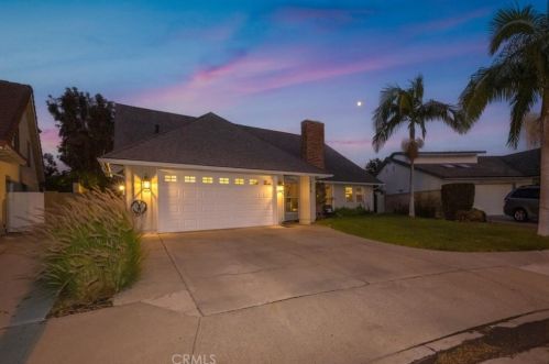 9878 Avenida Mateo, Cypress CA  90630-3445 exterior
