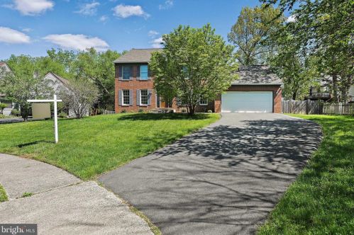 1414 Dulles Pl, Herndon, VA 20170-3676