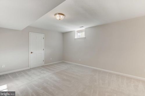 6125 Wooded Run Dr, Columbia MD 21044-3800 exterior