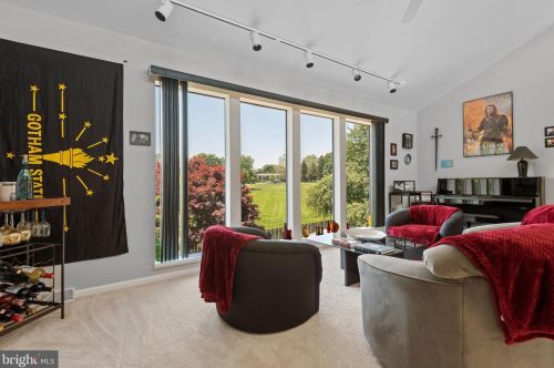 884 Salisbury Ct, Lancaster PA  17601-4481 exterior