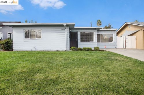 1805 Deborah St, Tracy, CA 95376-2803