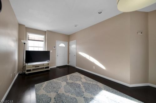 115 Stratford Dr, Nutley, NJ 07110-3918
