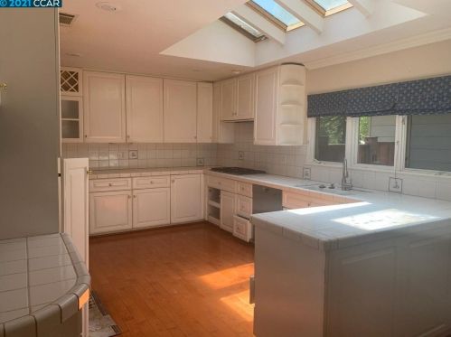 181 Lombardy Ln, Orinda, CA 94563-1125