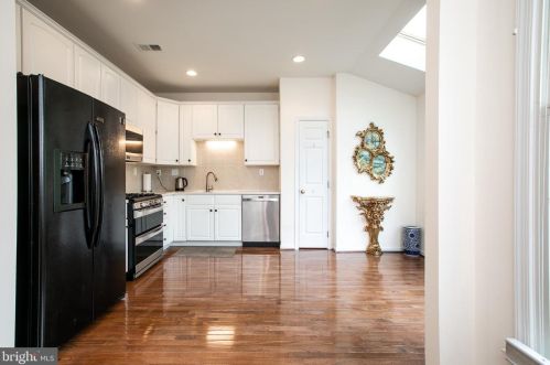 9 Nestlewood Way, Princeton NJ  08540-6132 exterior