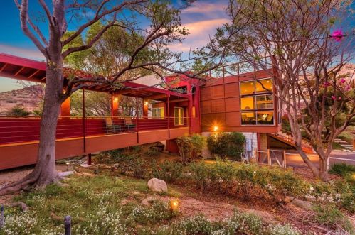 2025 Mt Vernon Ave, Riverside CA  92507-2528 exterior