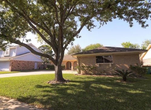 1809 Crooked Creek Ln, Pearland, TX 77581-5643