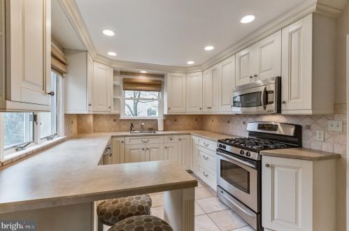 302 Crestwood Ave, Haddonfield NJ 08033-2917 exterior