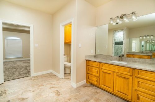 639 Tj Wright St, Angleton TX 77515-4355 exterior