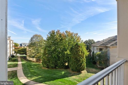 1055 Gardenview Loop, Woodbridge VA  22191-1964 exterior