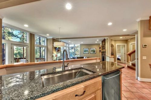 11114 Mougle Ln, Truckee CA  96161-6105 exterior
