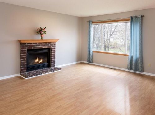 548 Eagle Ridge Rd, Saint Paul, MN 55125-1461