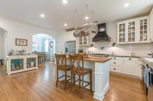 1648 Beacon Hill Blvd, Atlanta GA  30329-2556 exterior