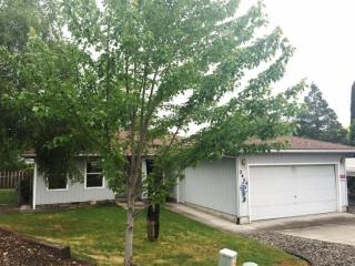 2464 Northcrest Cir, Medford OR  97504-9104 exterior