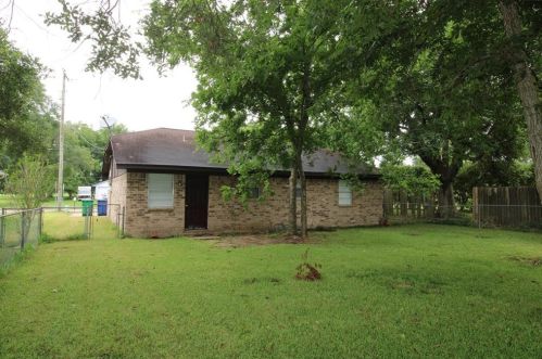 601 Bryan St, Angleton TX  77515-4817 exterior