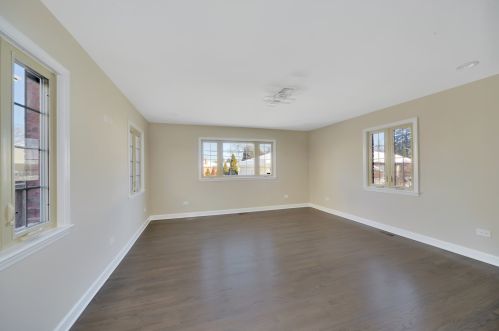 8293 Ozanam Ave, Niles IL  60714-2454 exterior