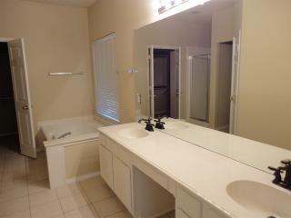 4526 Parkview Ln, Fort Worth TX  76137-5454 exterior