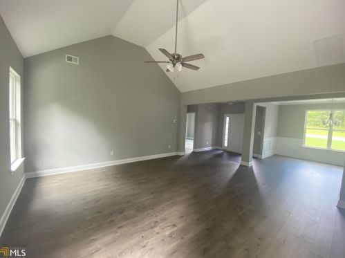 45 Sampson Ct, Porterdale, GA 30016-9038