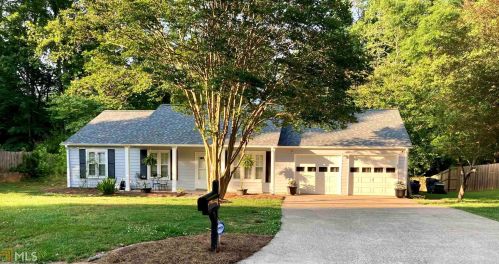 140 Riverchase Dr, Holly Springs, GA 30188-4582