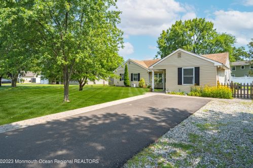 506 Devoe Ave, Lacey, NJ 08731-1535