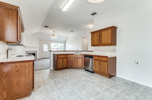 1233 Mountain Air Trl, Fort Worth TX  76131-5446 exterior