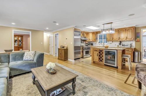 23 Treeland Rd, Huntington CT  06484-2730 exterior