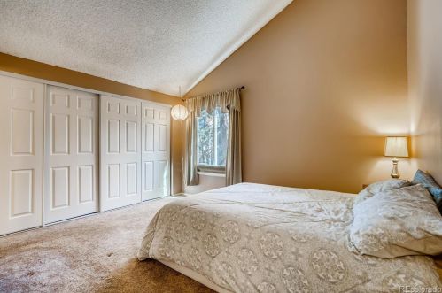 10233 Peakview Ave, Englewood CO 80111-6107 exterior