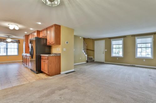 38 Scottsdale Dr, Hudson NH  03051-3750 exterior