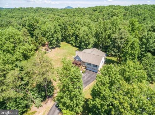 6517 Wincewood Dr, Marshall, VA 20115-2241