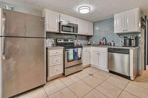 1231 Hewitt Ave, Saint Paul MN  55104-1422 exterior
