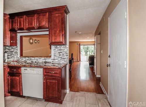 9 Orchid Ct, Edison, NJ 08820-4307