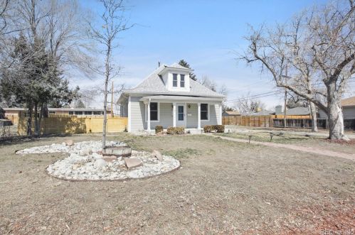 6303 Iowa Ave, Denver CO  80224-2153 exterior