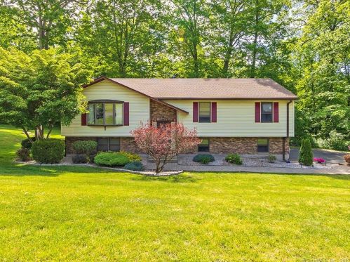 137 Fox Run Dr, Southington, CT 06489-3415