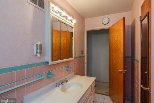 54 Sunrise Ave, Lancaster PA  17601-3942 exterior