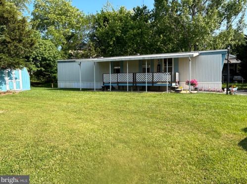 35 Meadowview Dr, York, PA 17315-3068
