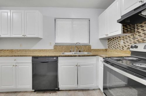 2560 Bradford Sq, Atlanta GA  30345-1339 exterior