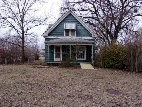 410 Fawn St, Caney, KS 67333-1218