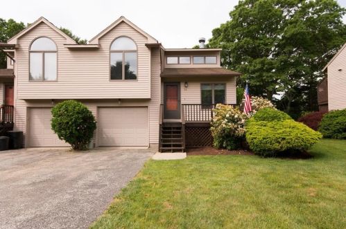 92 Cardinal Dr, North Kingstown, RI 02852-6527