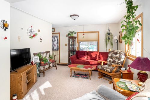5210 Samuelson Rd, Duluth, MN 55811-9709